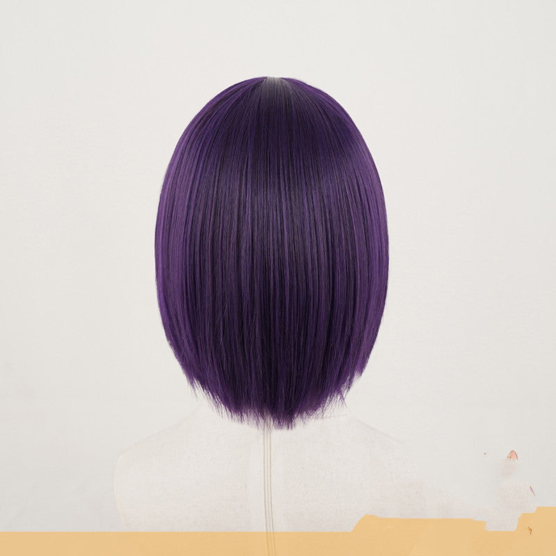 Cosplay wigs are short and purple