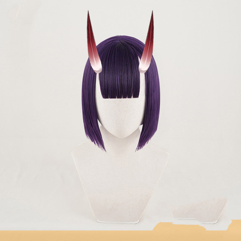 Cosplay wigs are short and purple